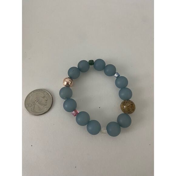 Handmade multicolor and light blue bead bracelet - Picture 3 of 4